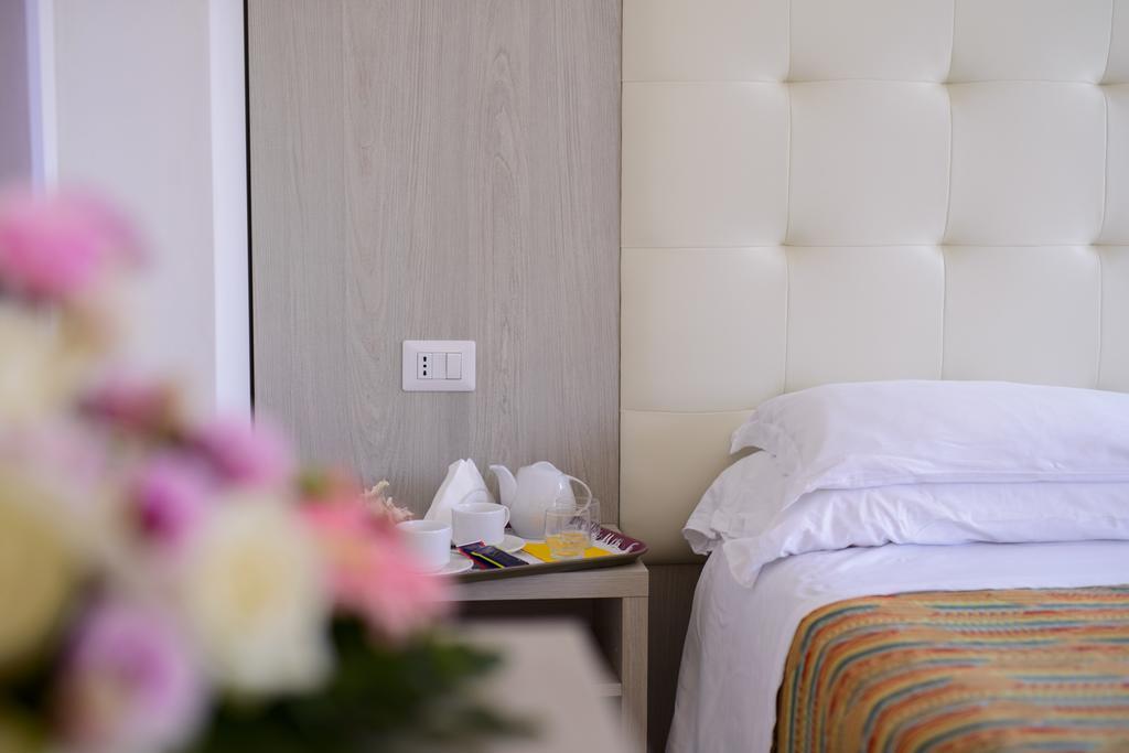Hotel Suisse Milano Marittima Zimmer foto