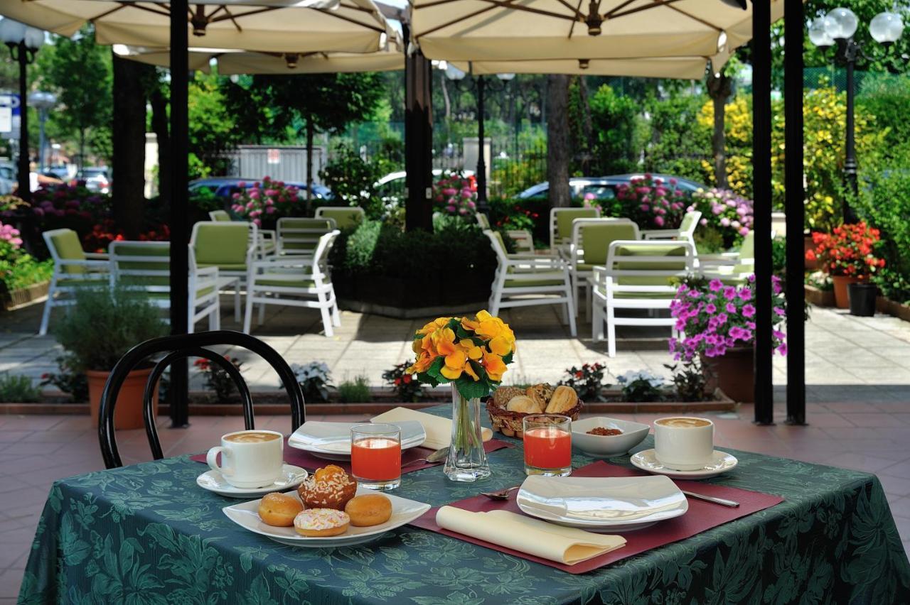 Hotel Suisse Milano Marittima Exterior foto