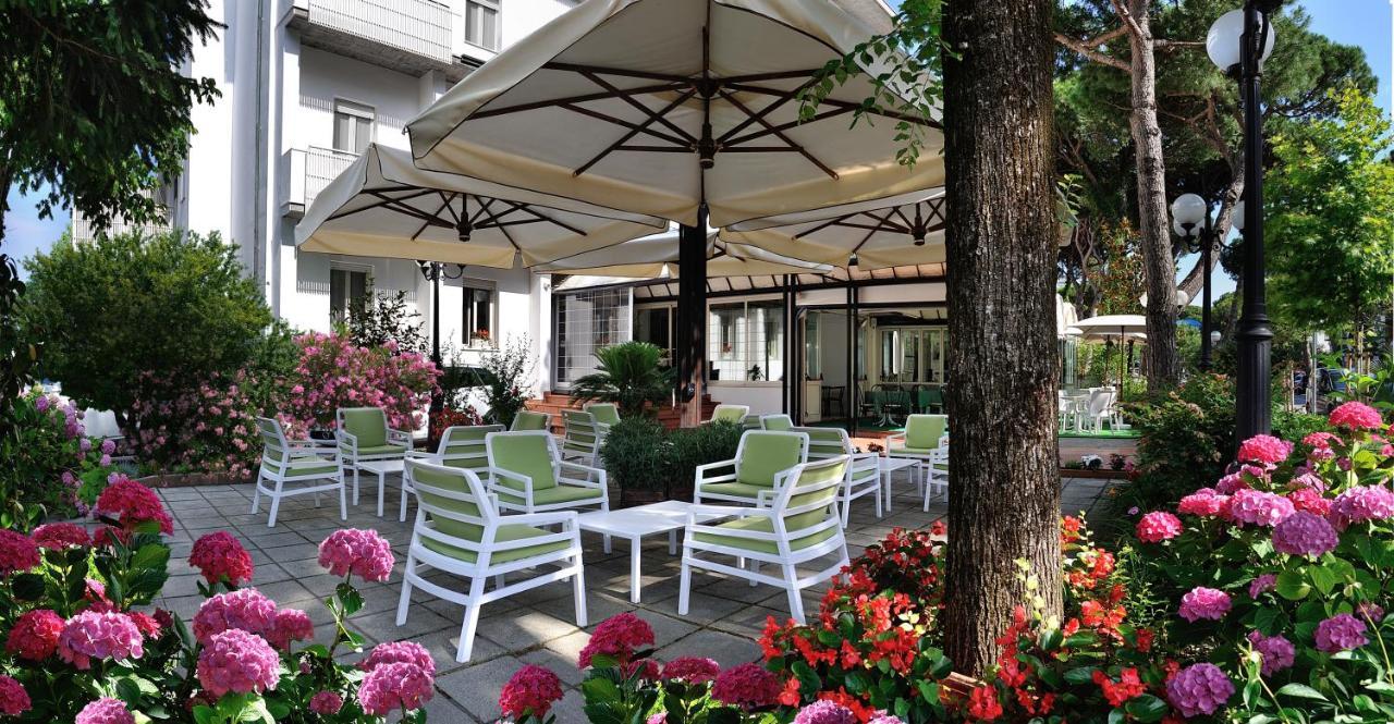 Hotel Suisse Milano Marittima Exterior foto